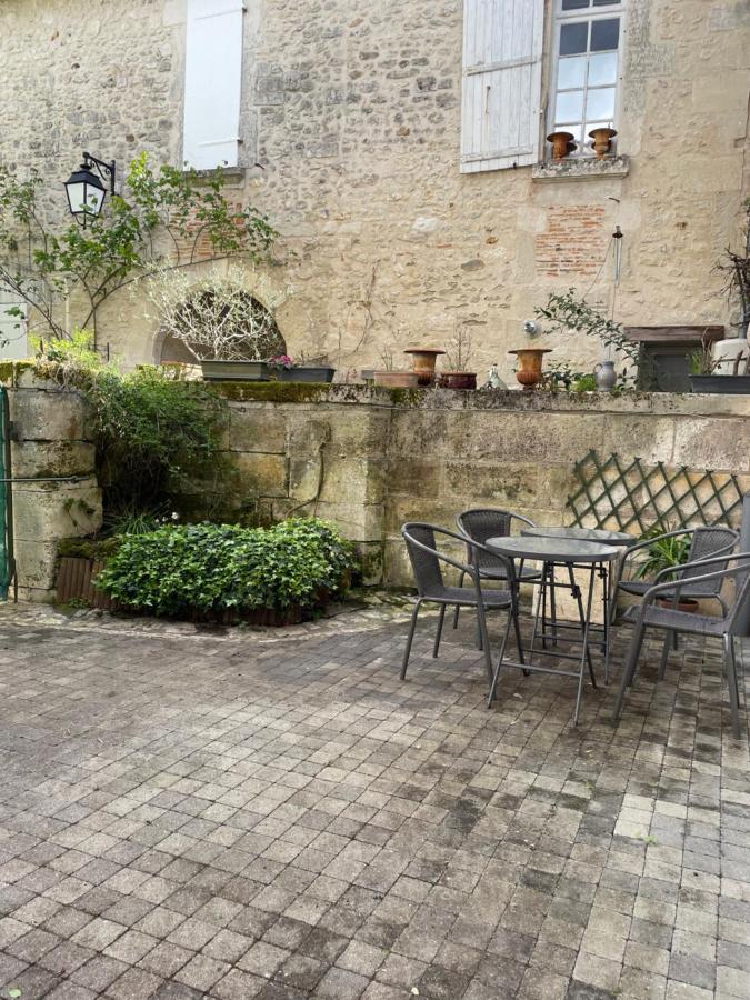 Auberge Du Boisne Villebois-Lavalette Exterior foto