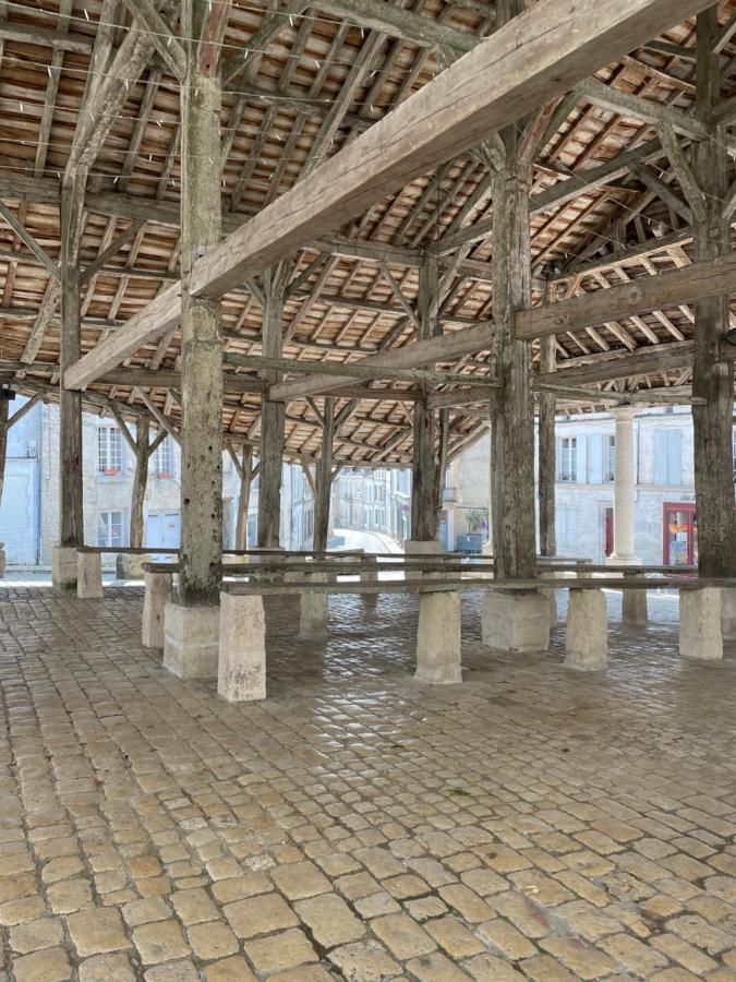 Auberge Du Boisne Villebois-Lavalette Exterior foto